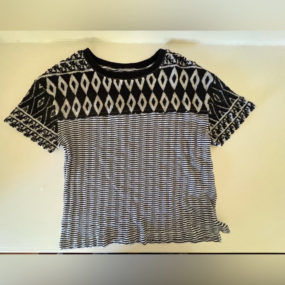 We the free black and white patterned short sleeve top